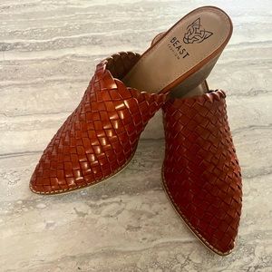 Mod Boutique - woven slide ons - the late mule - size 7.5 never worn